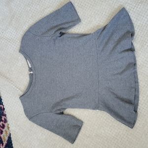 ✨5 for $25✨ Gap Peplum Top